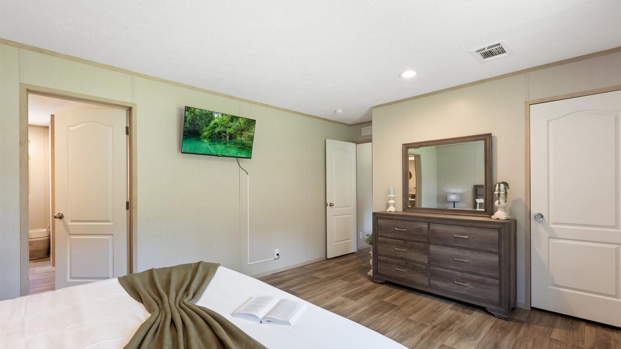 Photo of Bedroom in Lake City