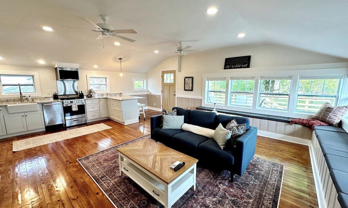 Photo of Livingroom in East Hill