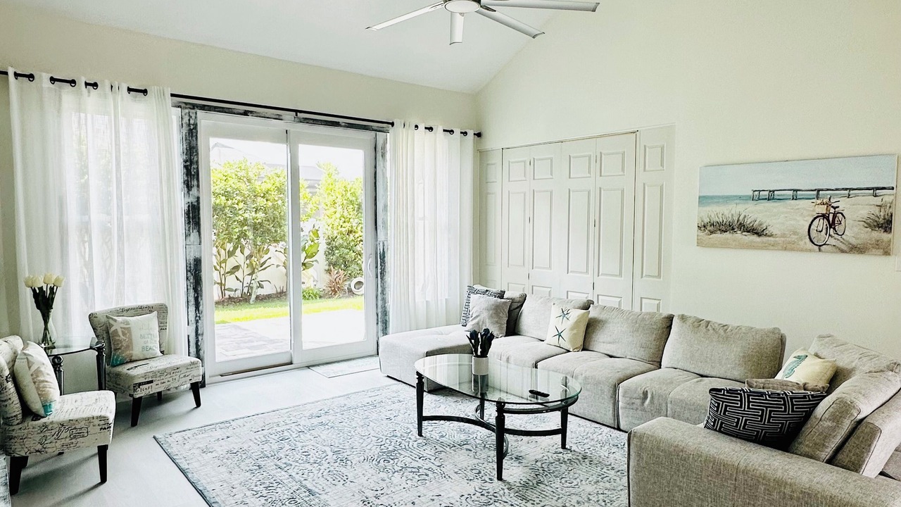 Photo of Livingroom in Avalon Beach Estates