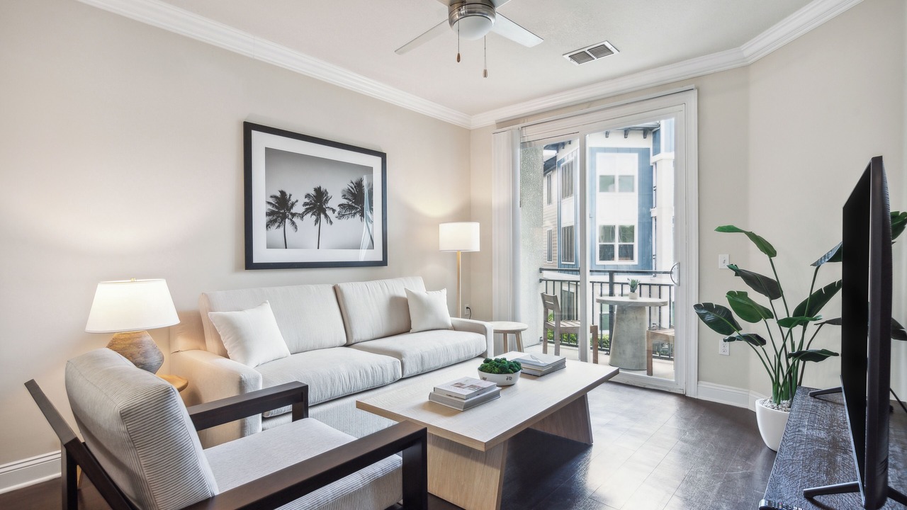 Photo of Livingroom in Florida Center North