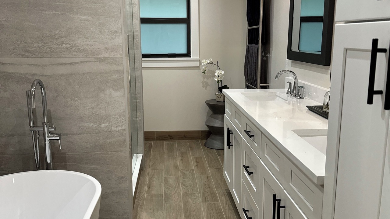 Photo of Bathroom in Palm River Estates