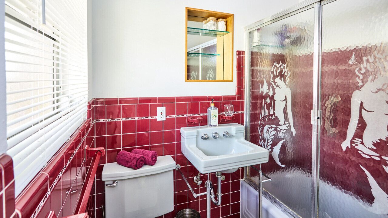 Photo of Bathroom in El Portal