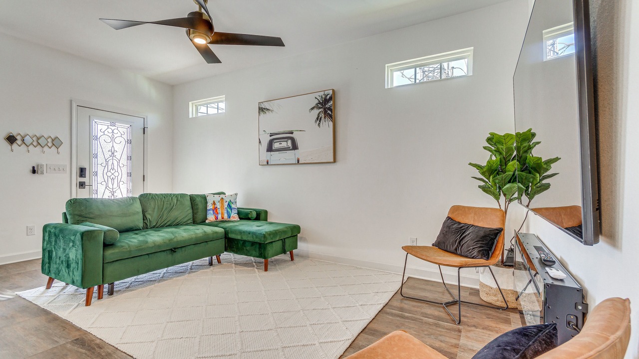 Photo of Livingroom in Downtown
