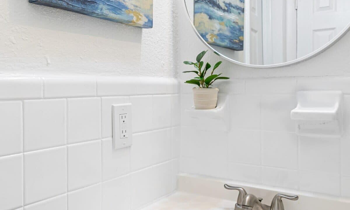 Photo of Bathroom in Sailboat Bend