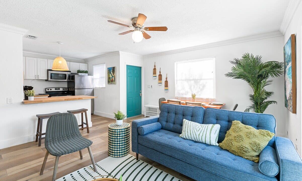 Photo of Livingroom in Sailboat Bend