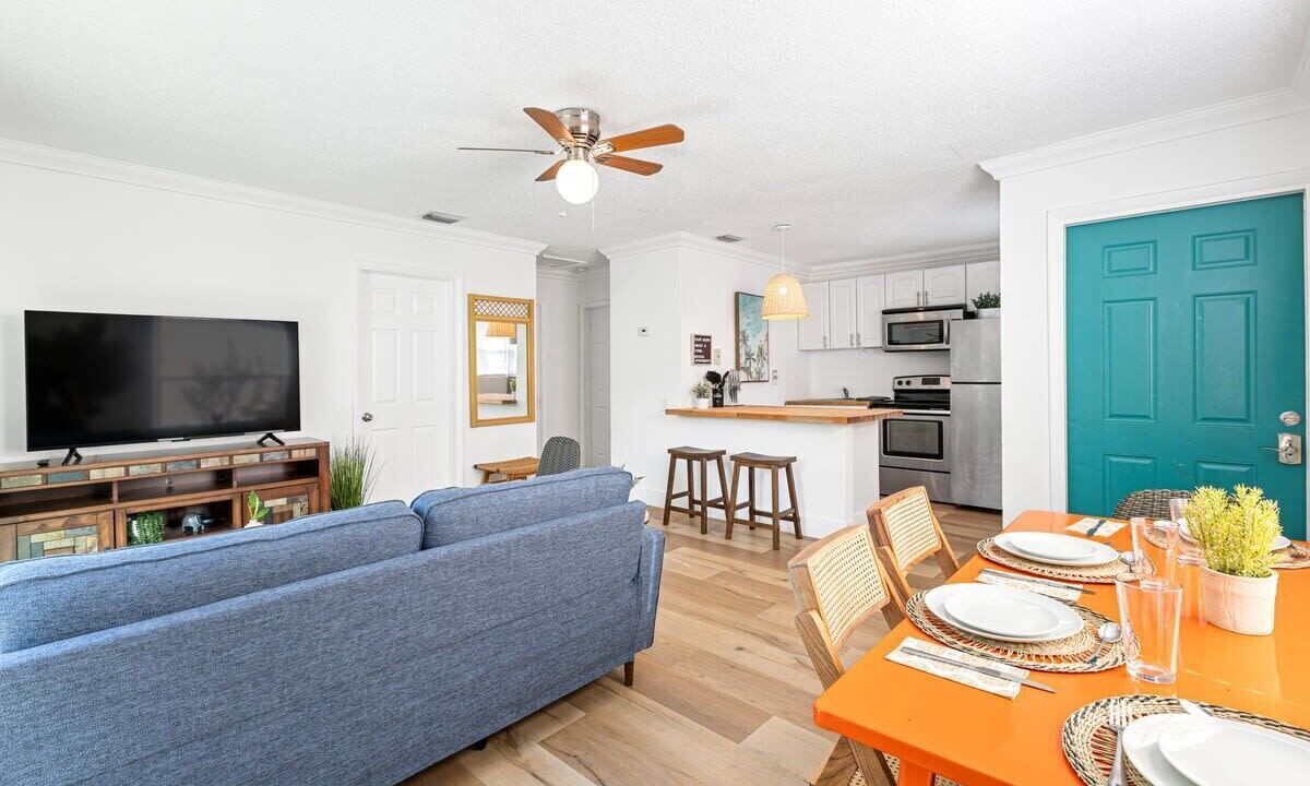 Photo of Livingroom in Sailboat Bend