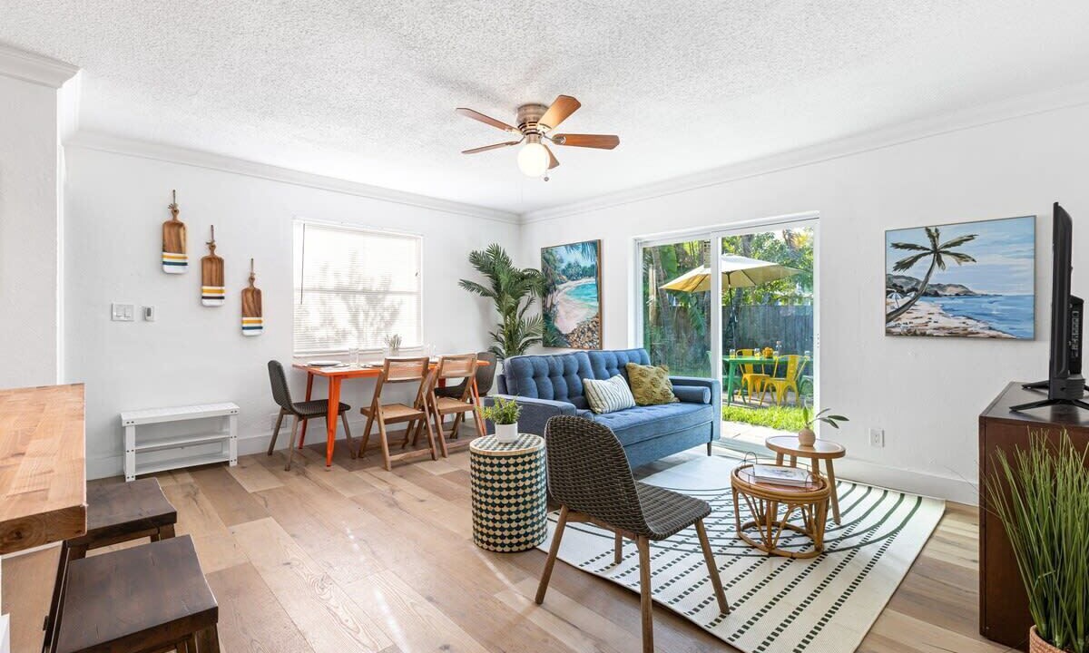Photo of Livingroom in Sailboat Bend