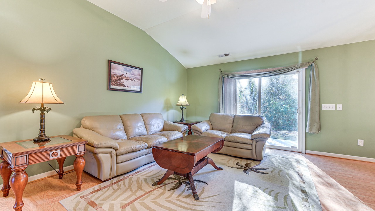 Photo of Livingroom in Longs