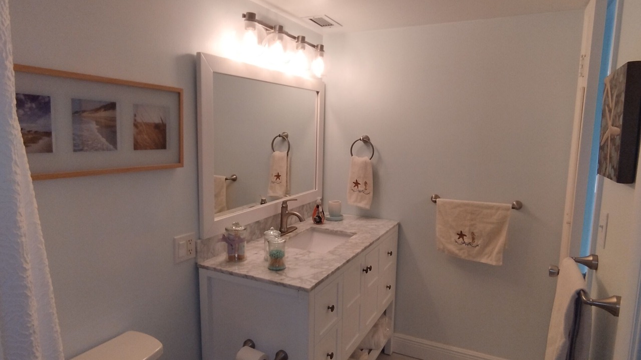 Photo of Bathroom in Vanderbilt Beach