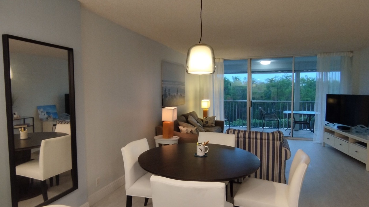 Photo of Livingroom in Vanderbilt Beach