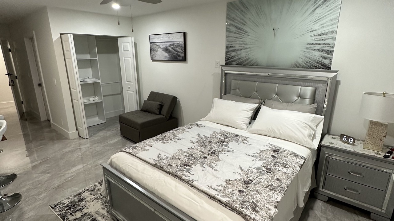 Photo of Bedroom in North Lauderdale