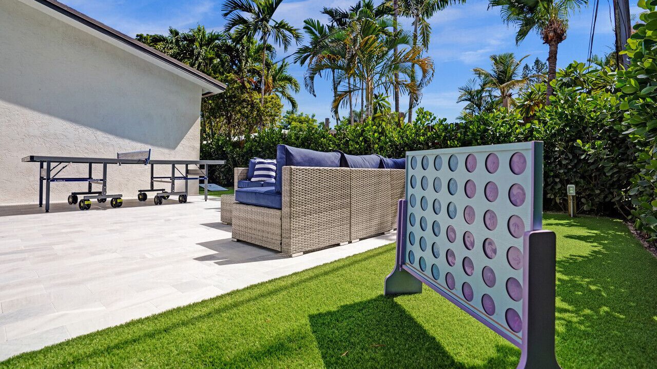 Photo of Patio Balcony in Tropic Palms