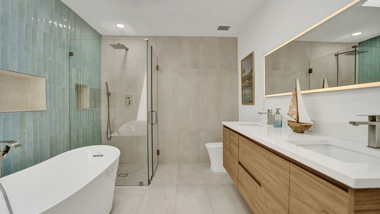 Photo of Bathroom in Tropic Palms