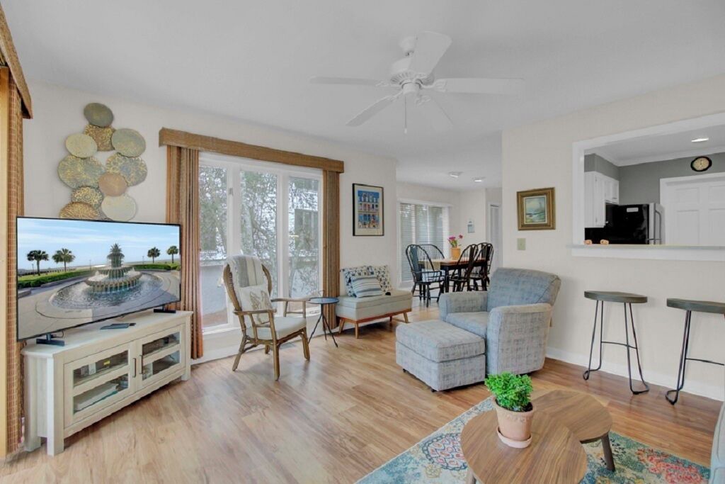 Photo of Livingroom in Twin Oaks
