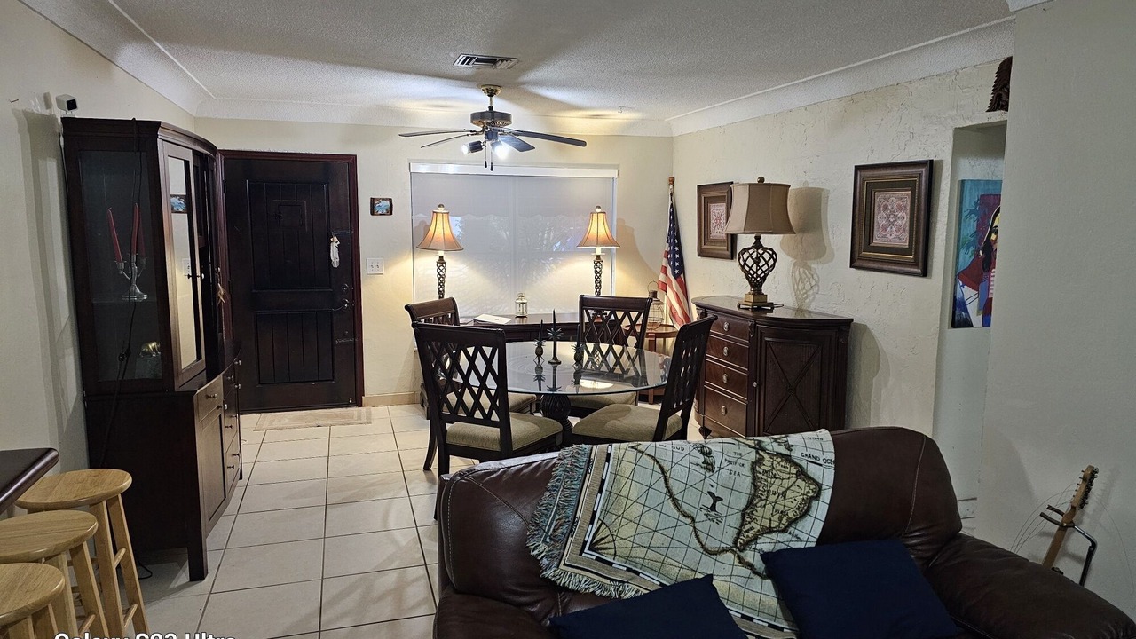 Photo of Livingroom in Edgewood
