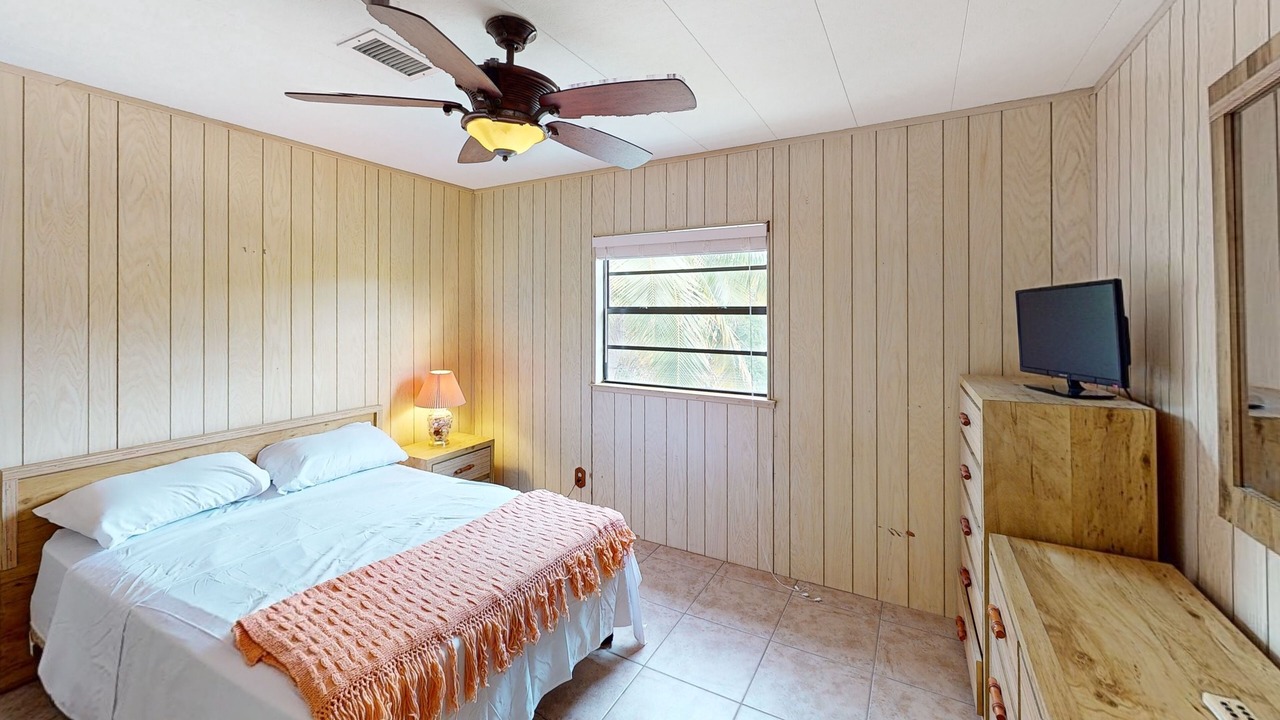 Photo of Bedroom in Indian Waterways