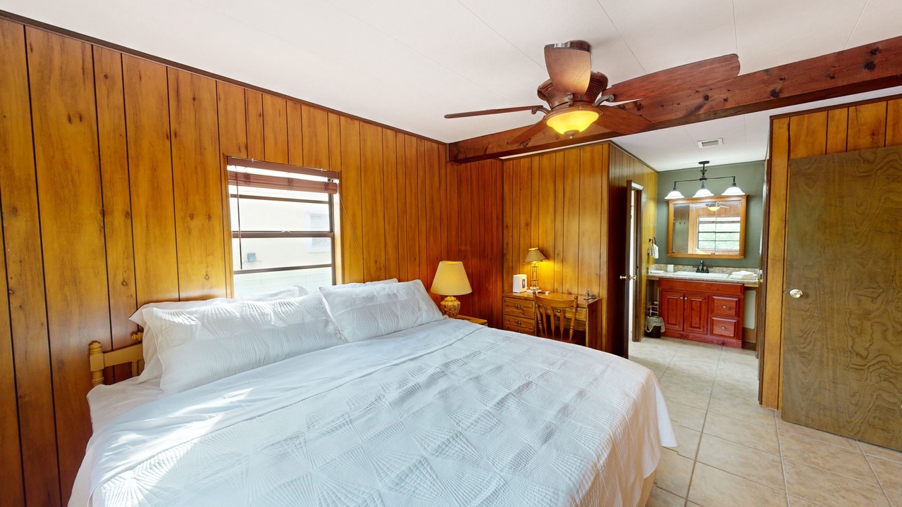 Photo of Bedroom in Indian Waterways