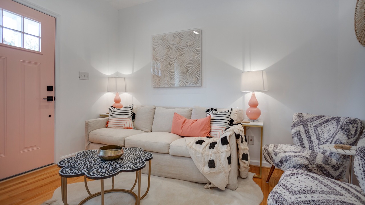 Photo of Livingroom in Downtown