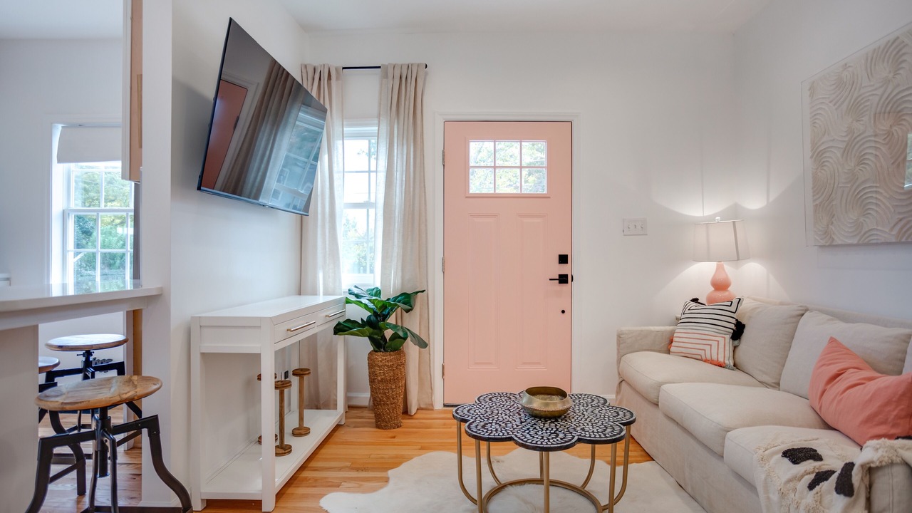 Photo of Livingroom in Downtown