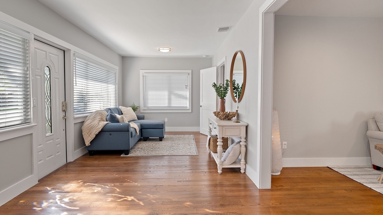 Photo of Livingroom in Parrot Cove