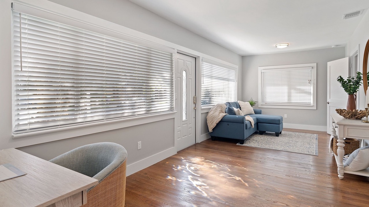 Photo of Livingroom in Parrot Cove