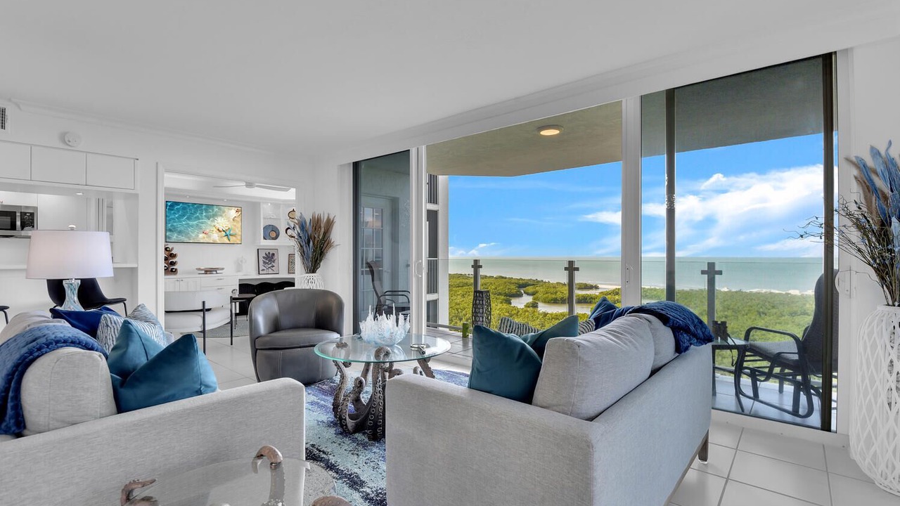 Photo of Livingroom in Pelican Bay