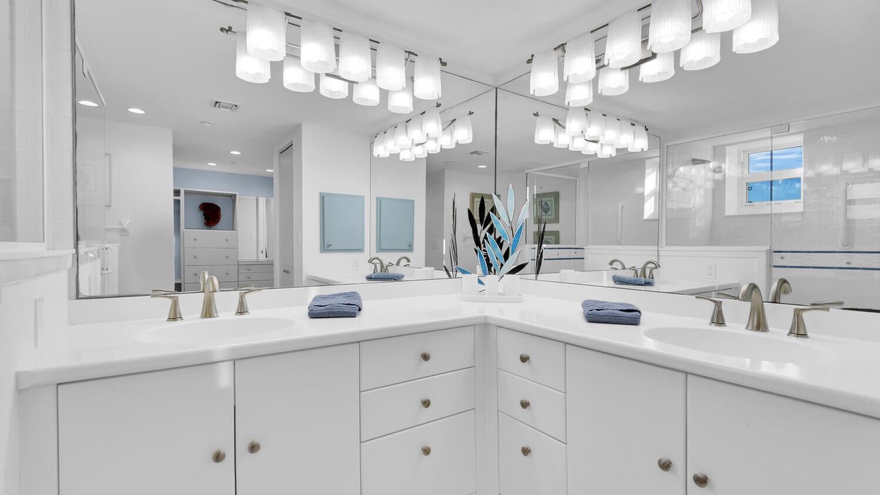 Photo of Bathroom in Pelican Bay