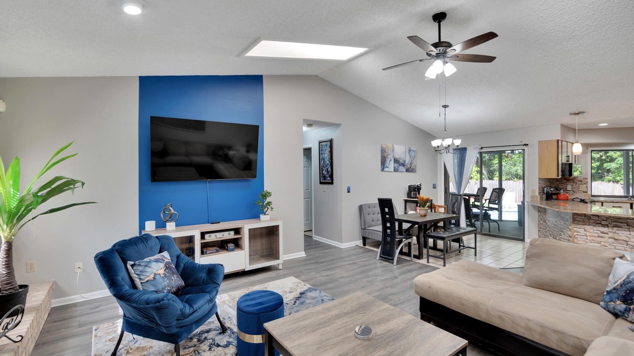 Photo of Livingroom in Temple Crest