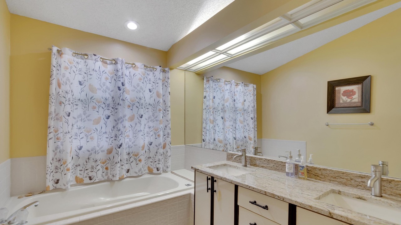 Photo of Bathroom in Temple Crest