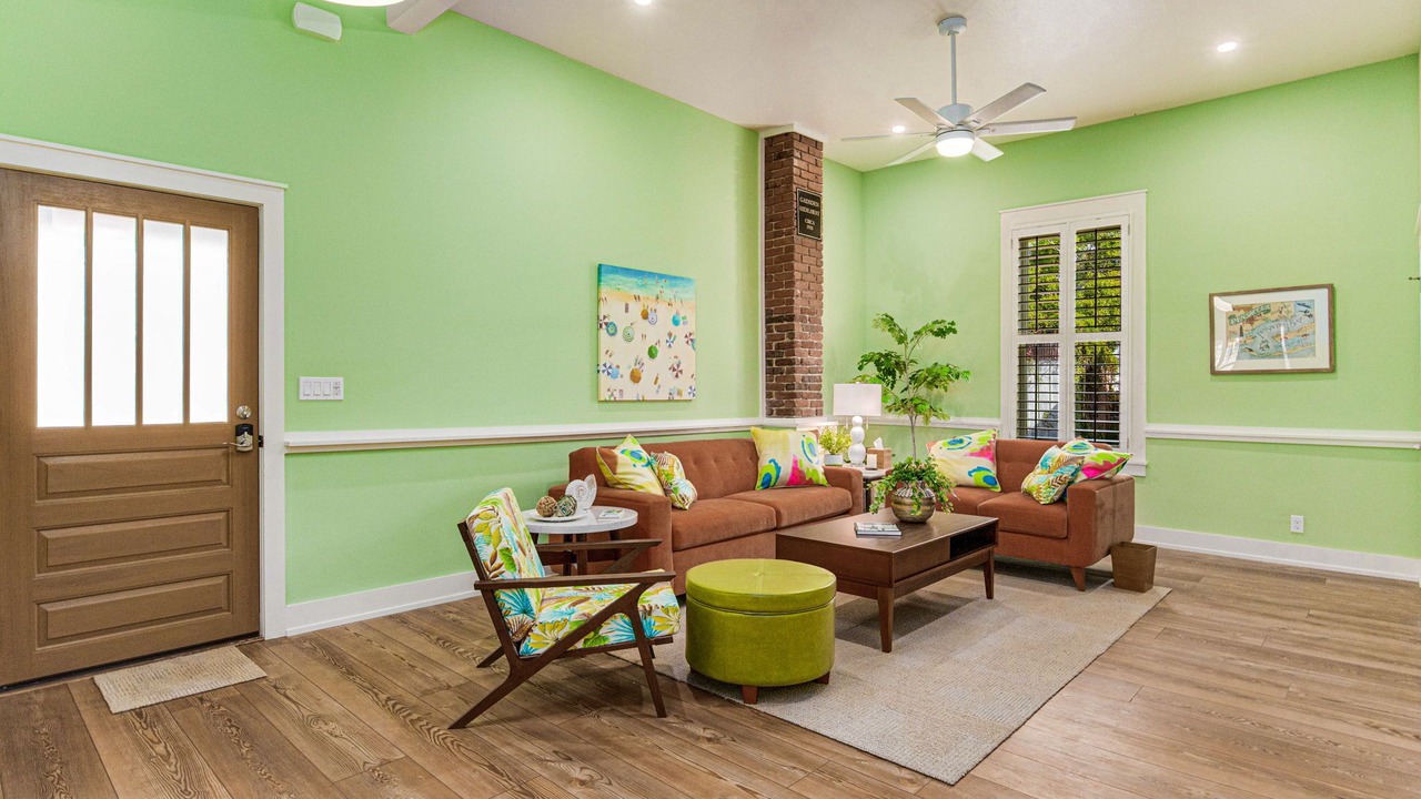 Photo of Livingroom in Old East Hill