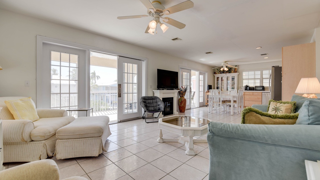 Photo of Livingroom in Breezeswept Beach Estates