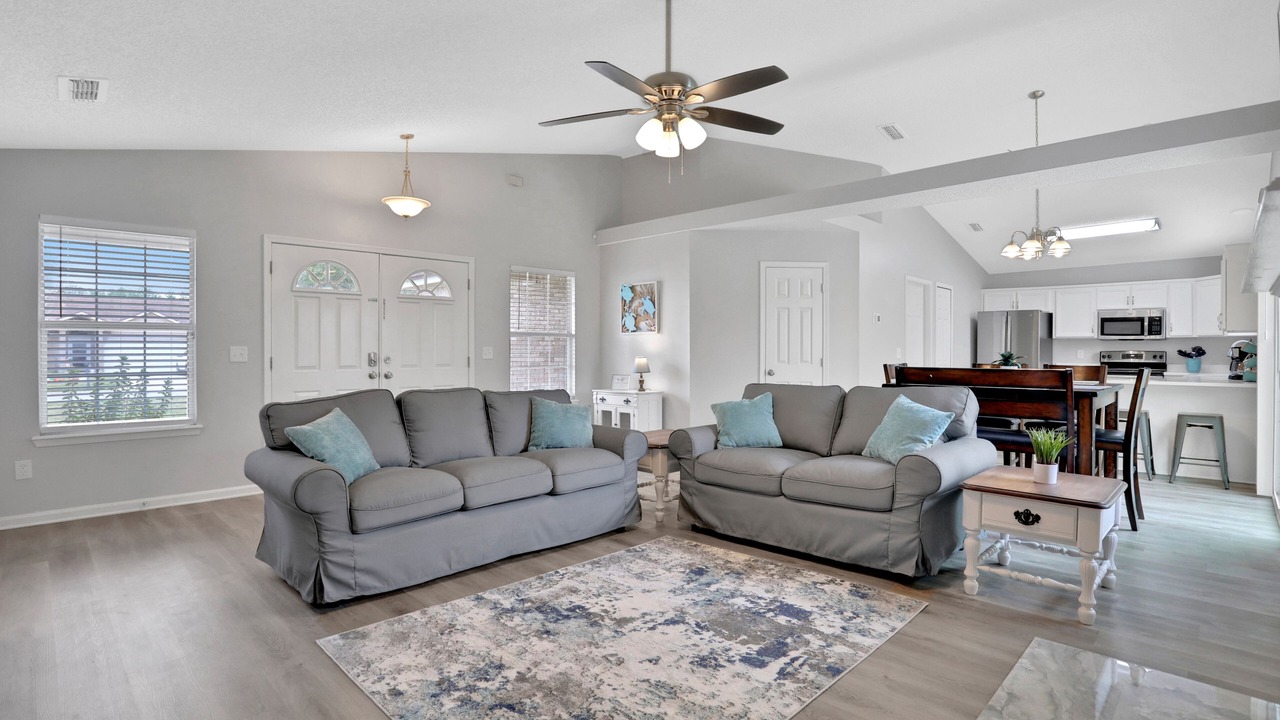 Photo of Livingroom in Doctors Inlet