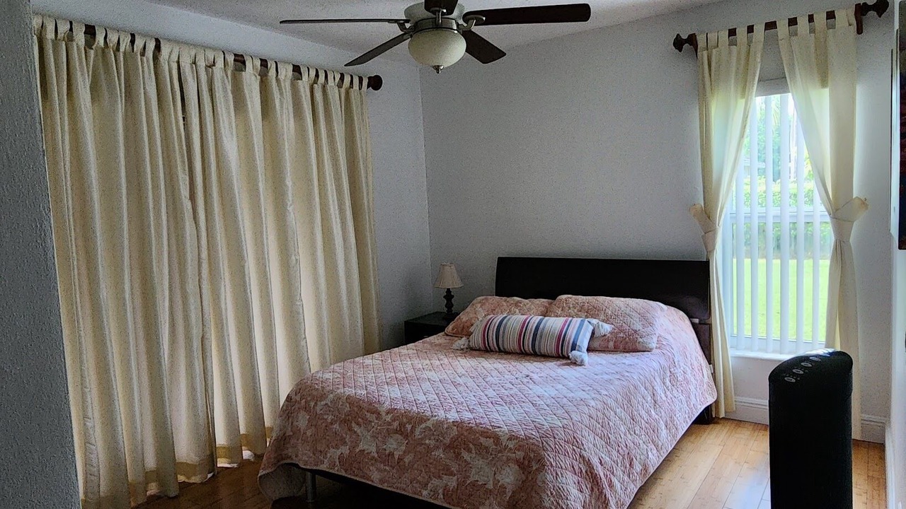 Photo of Bedroom in Ludlam