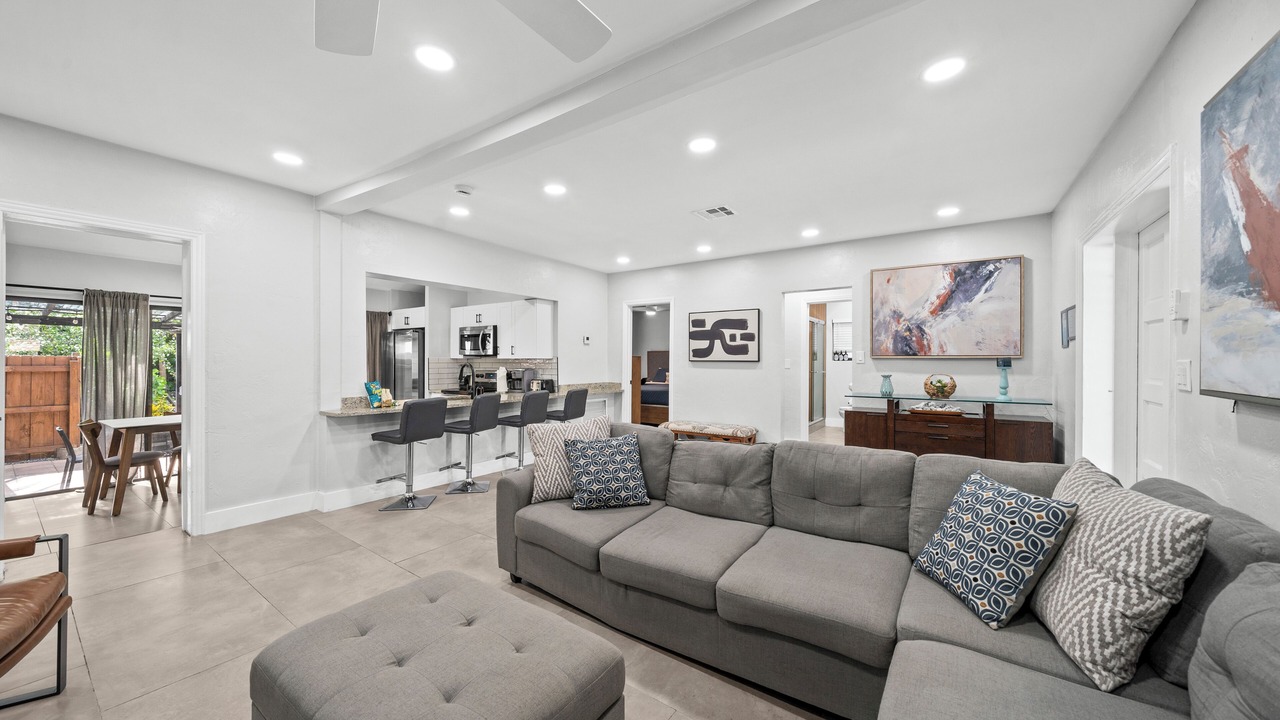 Photo of Livingroom in Lake Ridge