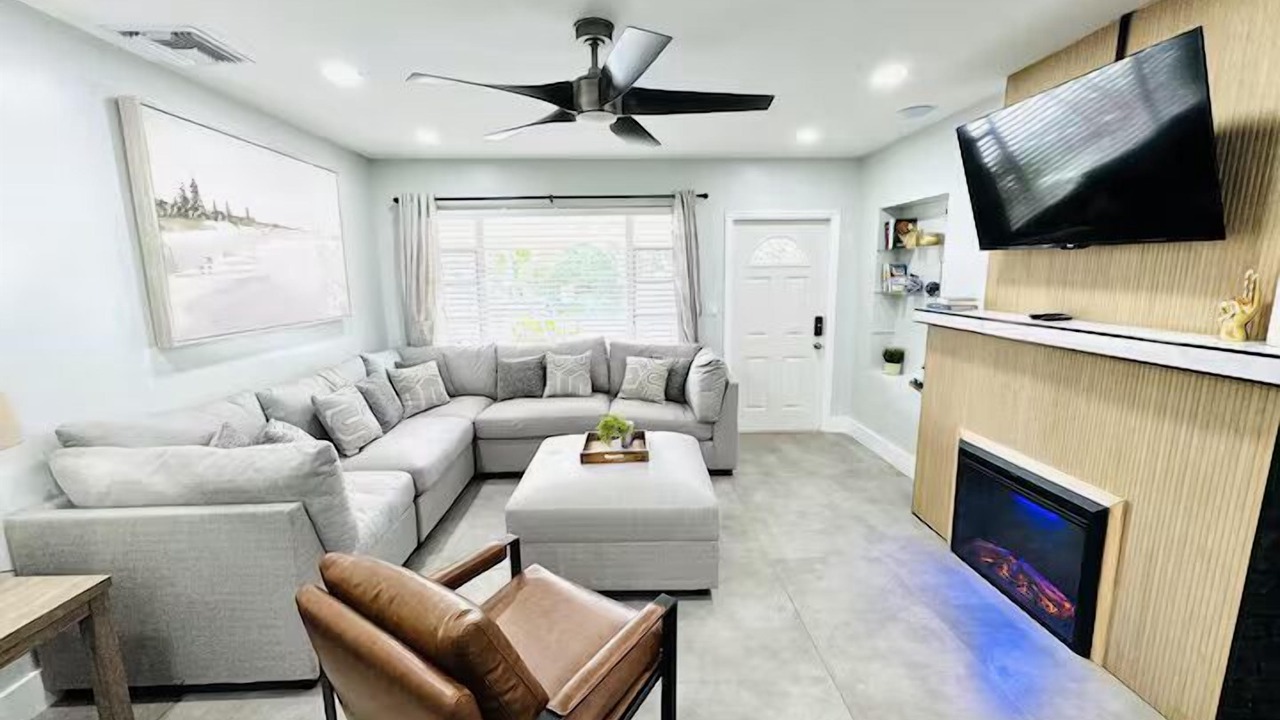 Photo of Livingroom in Lake Ridge