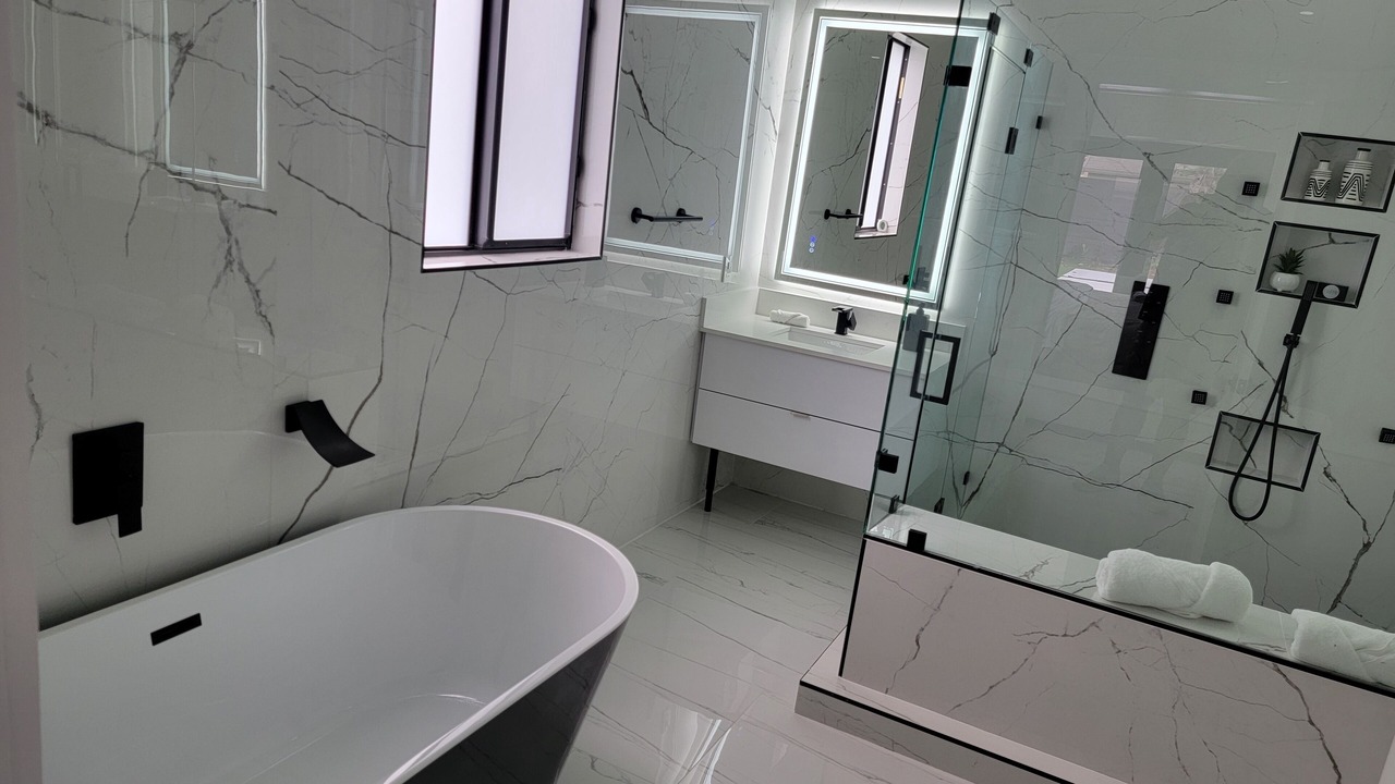 Photo of Bathroom in El Portal