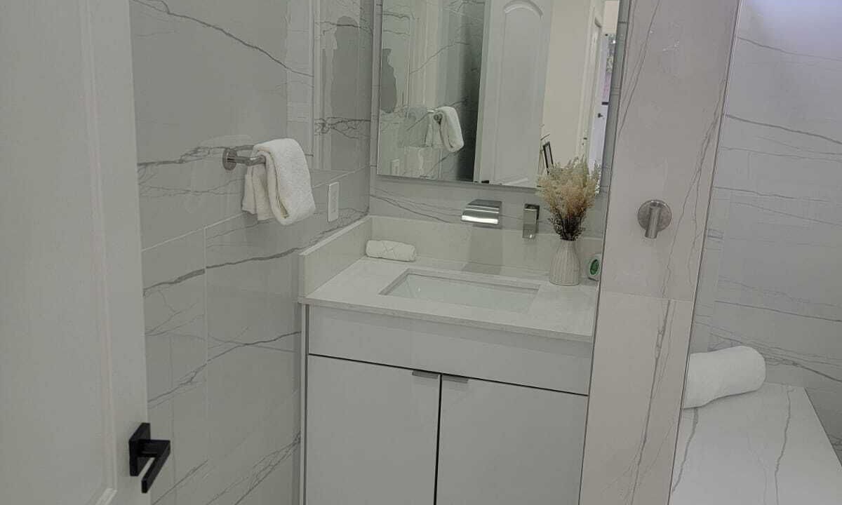 Photo of Bathroom in El Portal