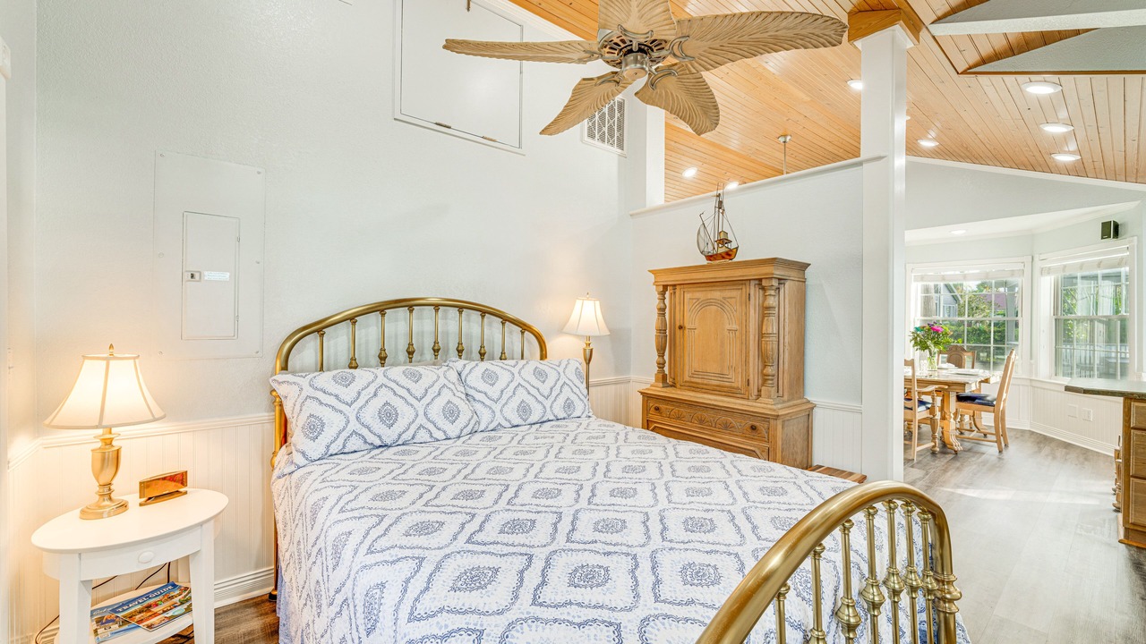 Photo of Bedroom in Cypress Gardens