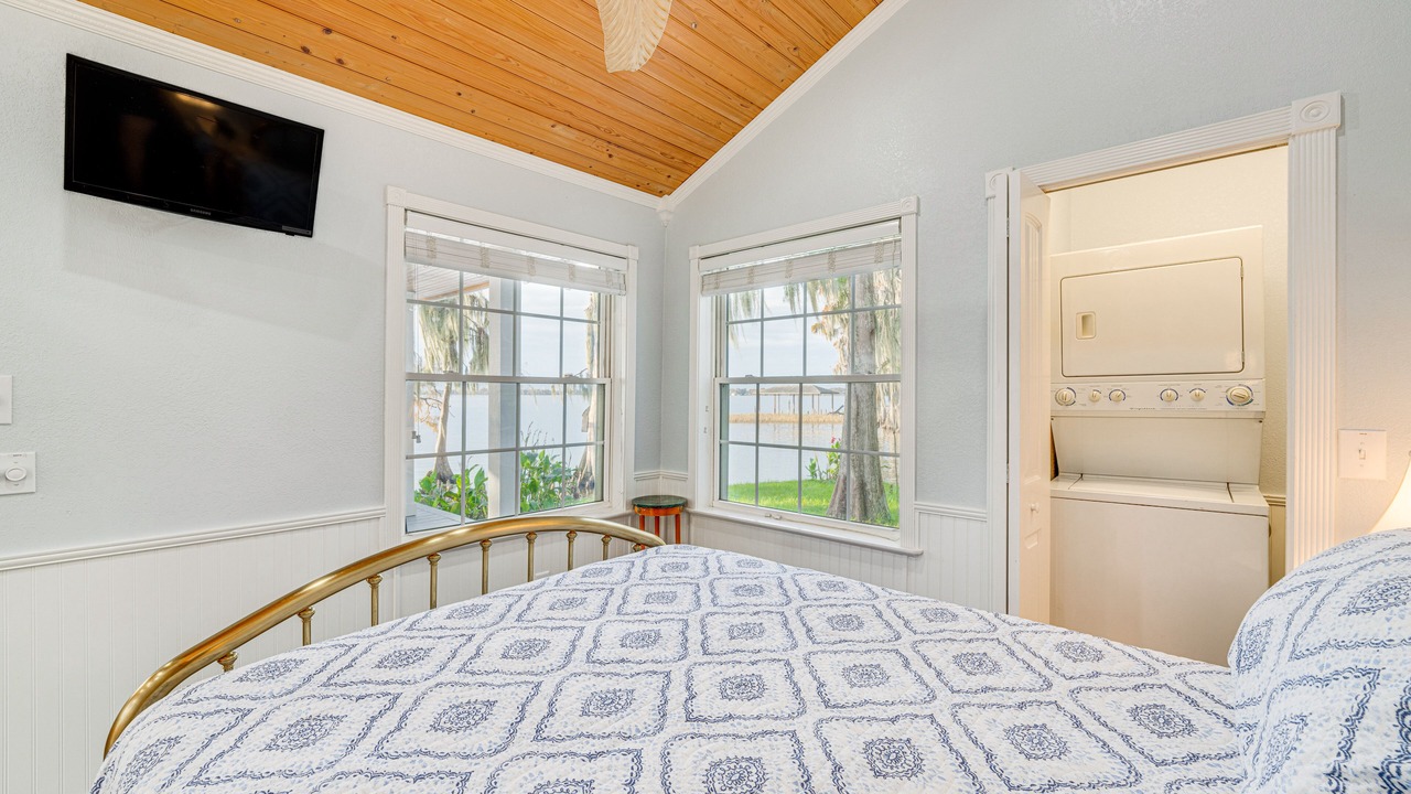 Photo of Bedroom in Cypress Gardens