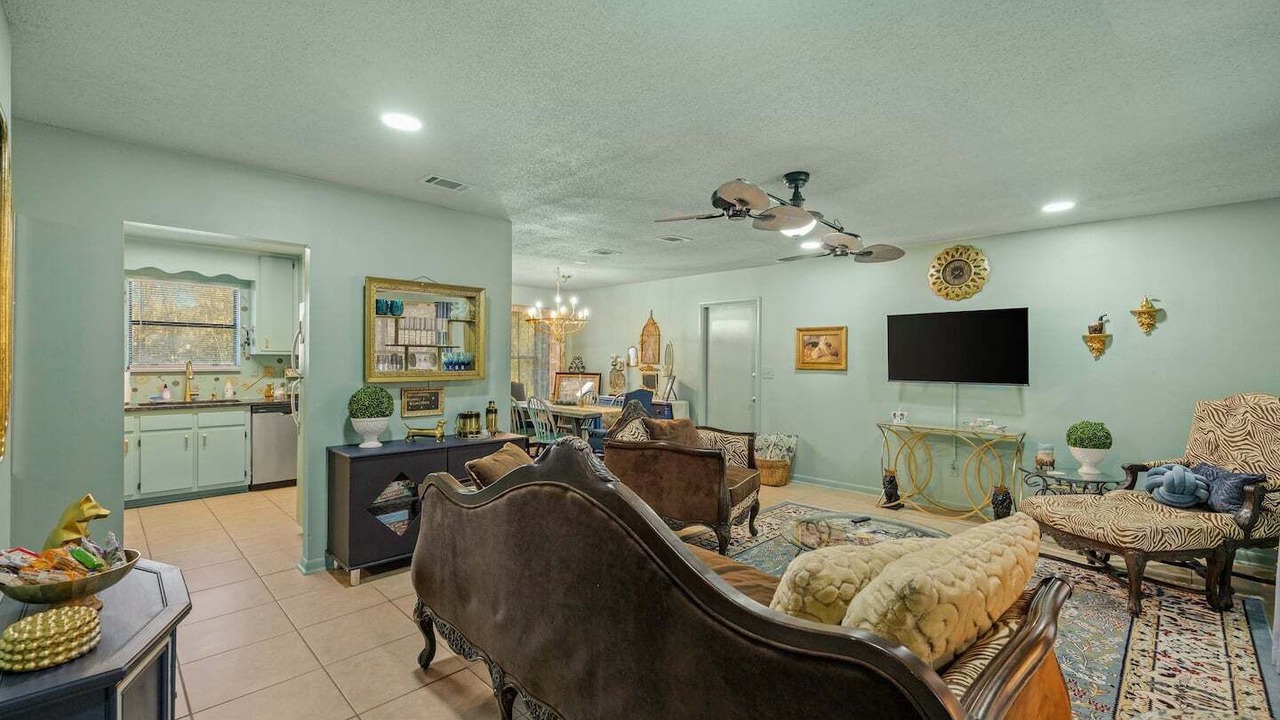 Photo of Livingroom in Tallahassee