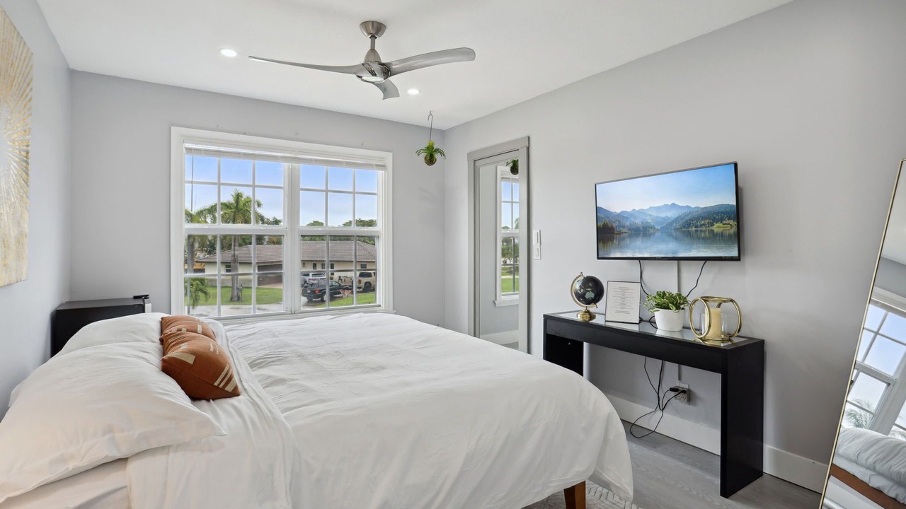 Photo of Bedroom in Lake Clarke Shores