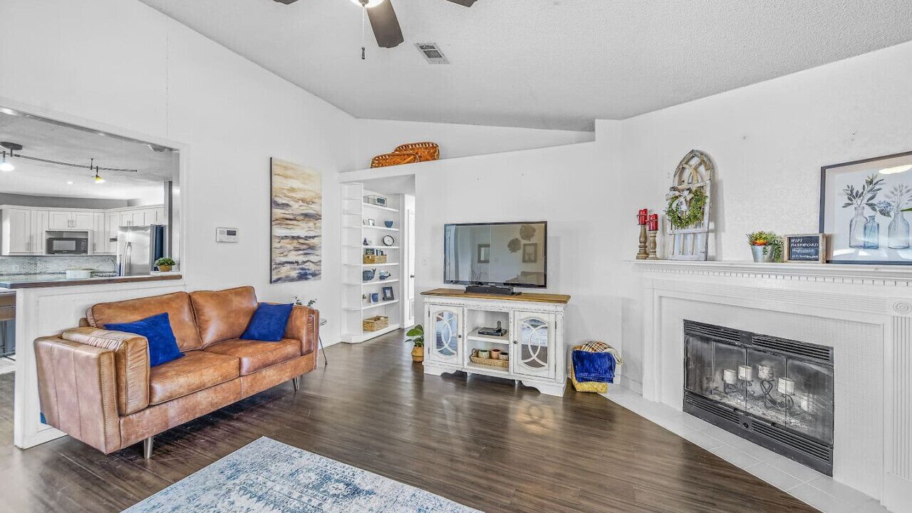 Photo of Livingroom in Pensacola