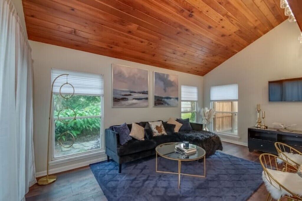 Photo of Livingroom in Historic District