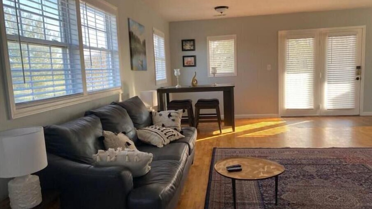 Photo of Livingroom in Lynn Garden