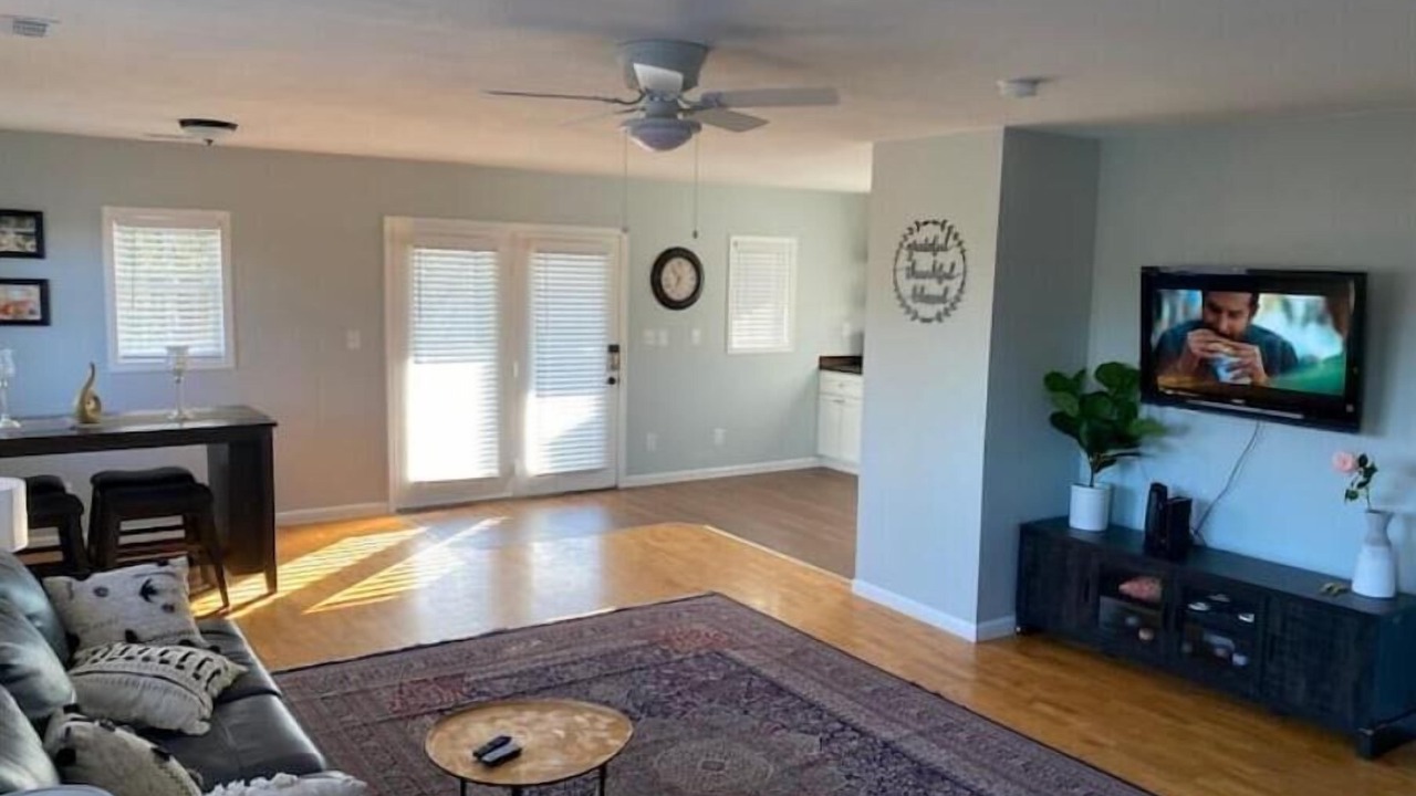 Photo of Livingroom in Lynn Garden