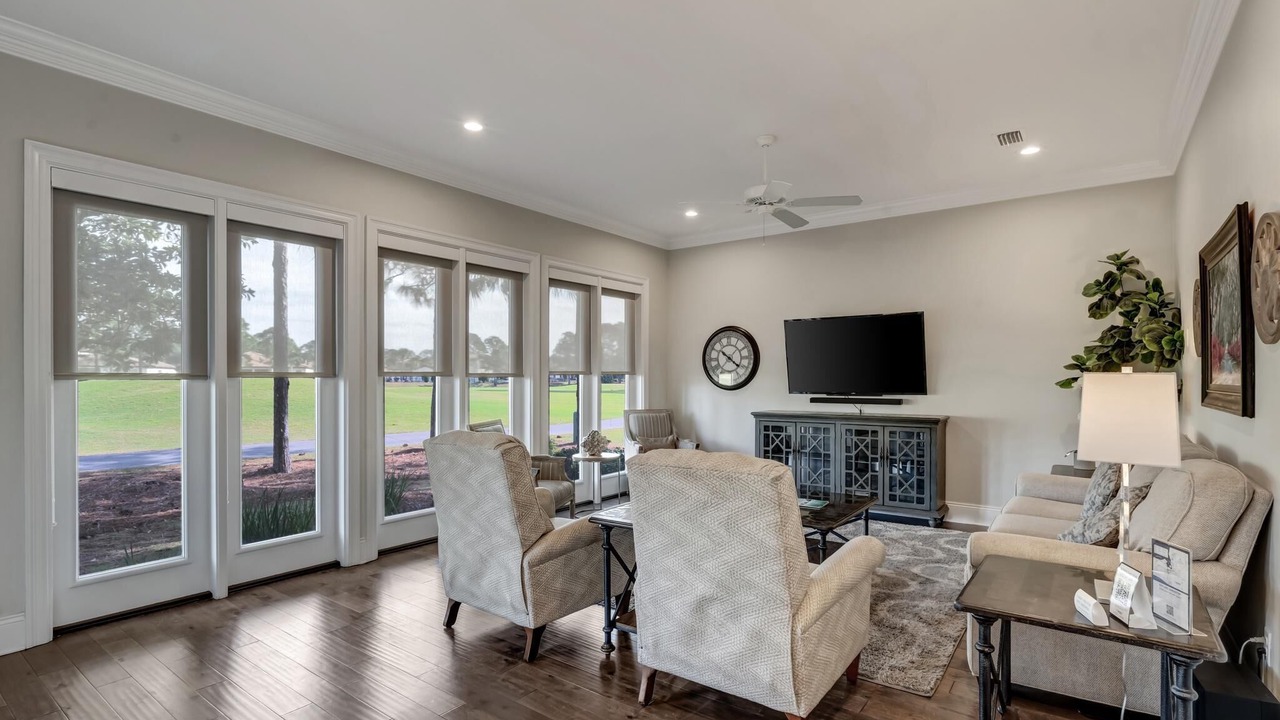Photo of Livingroom in Baytowne Wharf