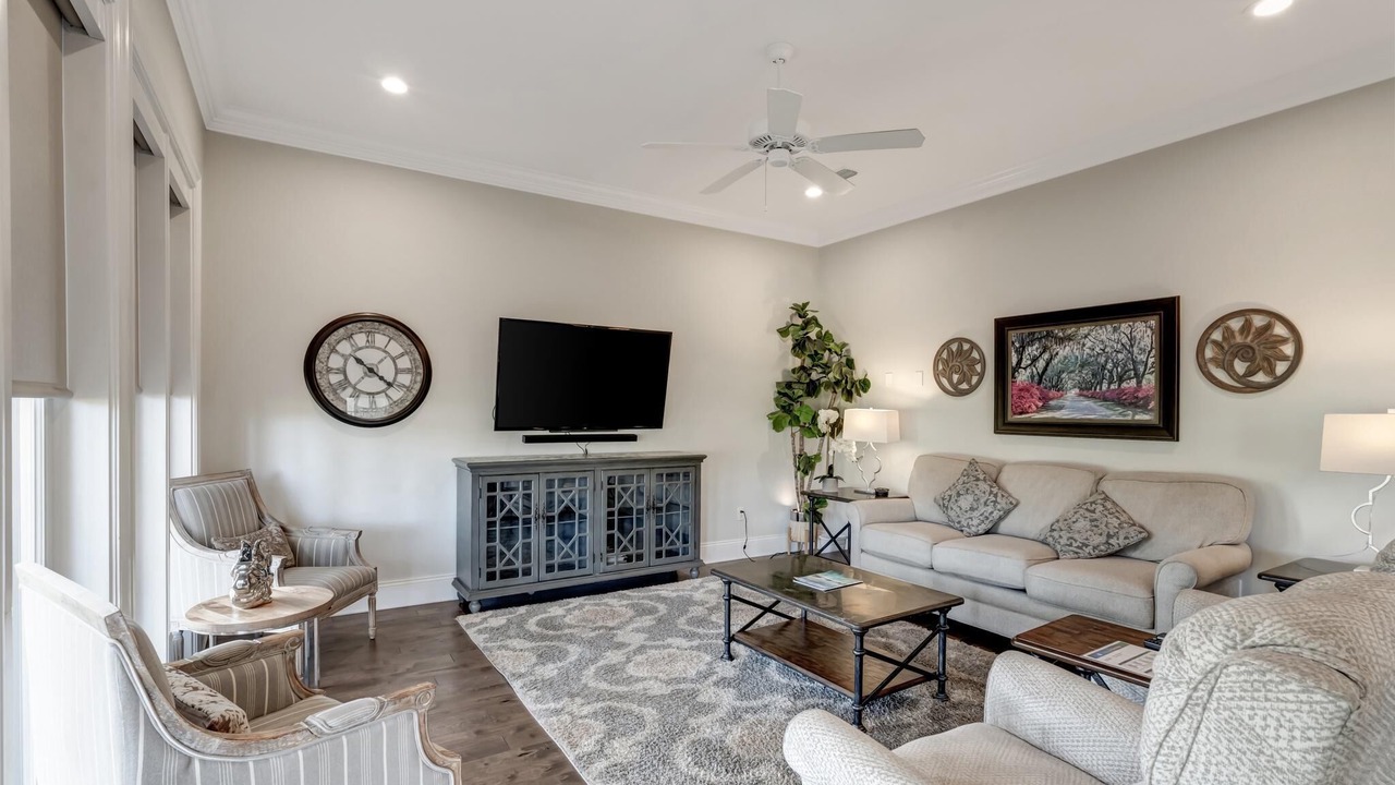 Photo of Livingroom in Baytowne Wharf
