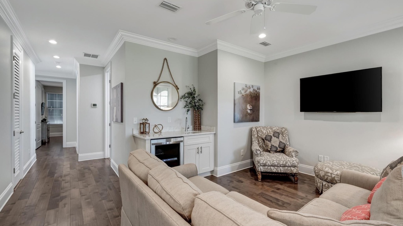 Photo of Livingroom in Baytowne Wharf