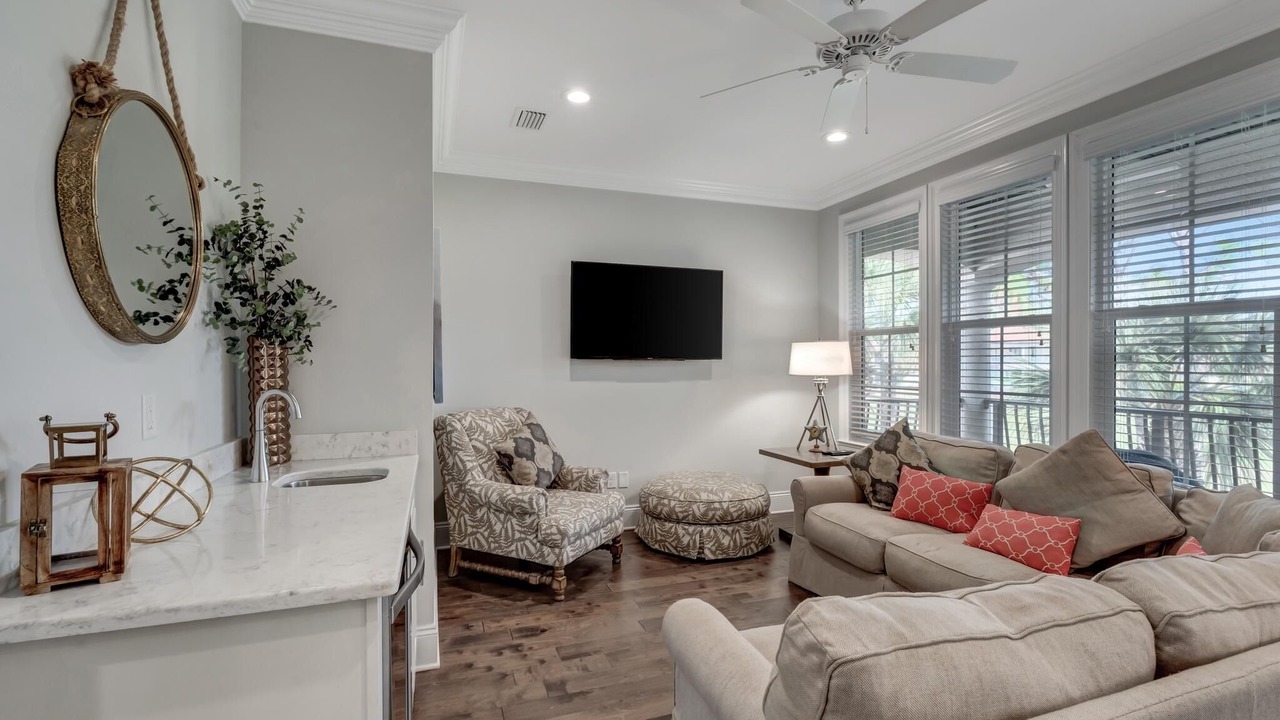 Photo of Livingroom in Baytowne Wharf