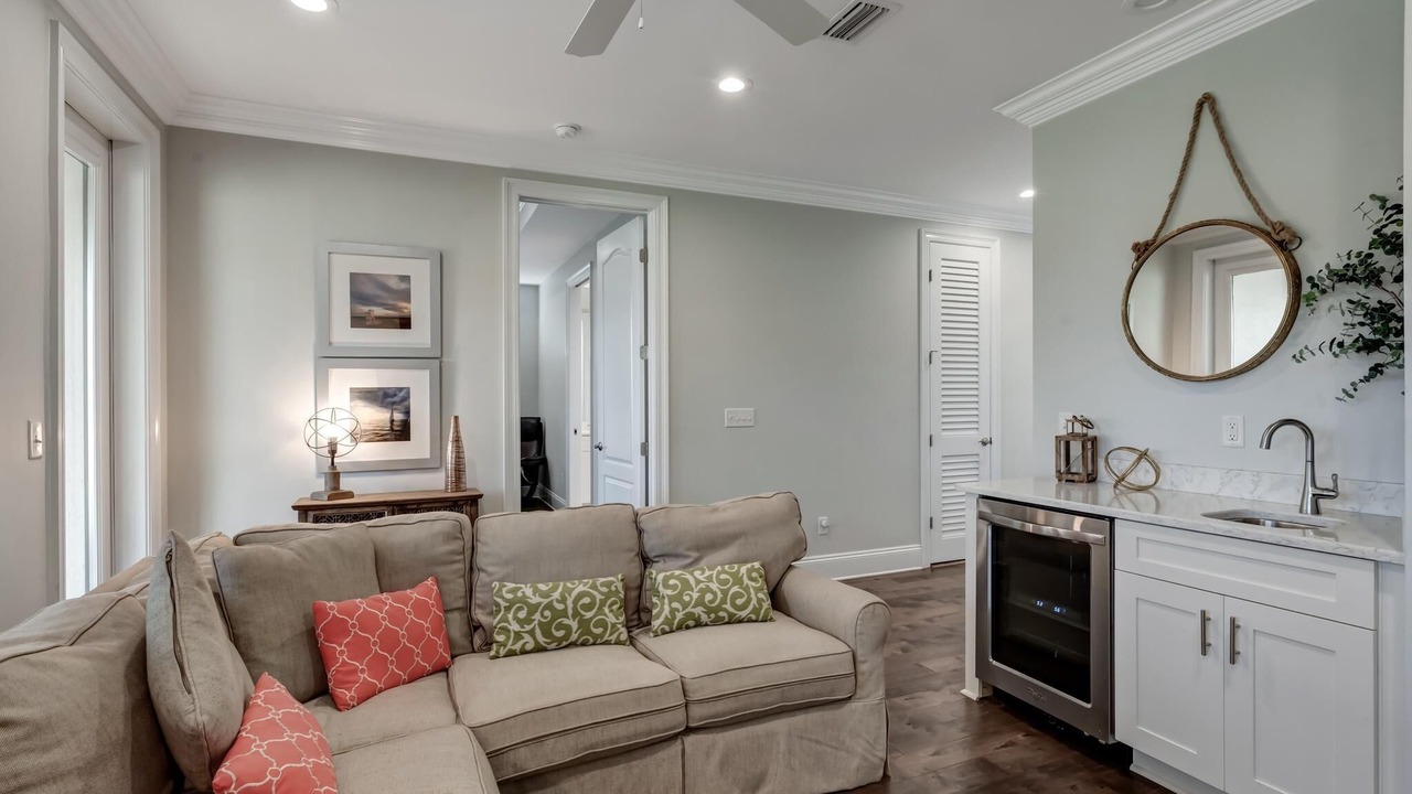 Photo of Livingroom in Baytowne Wharf